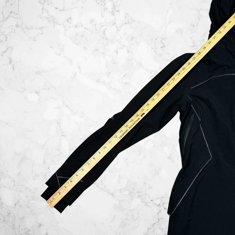 Lululemon Runaway Athletica Black Hooded Windbreaker Jacket Reflectiv Women Sz 6